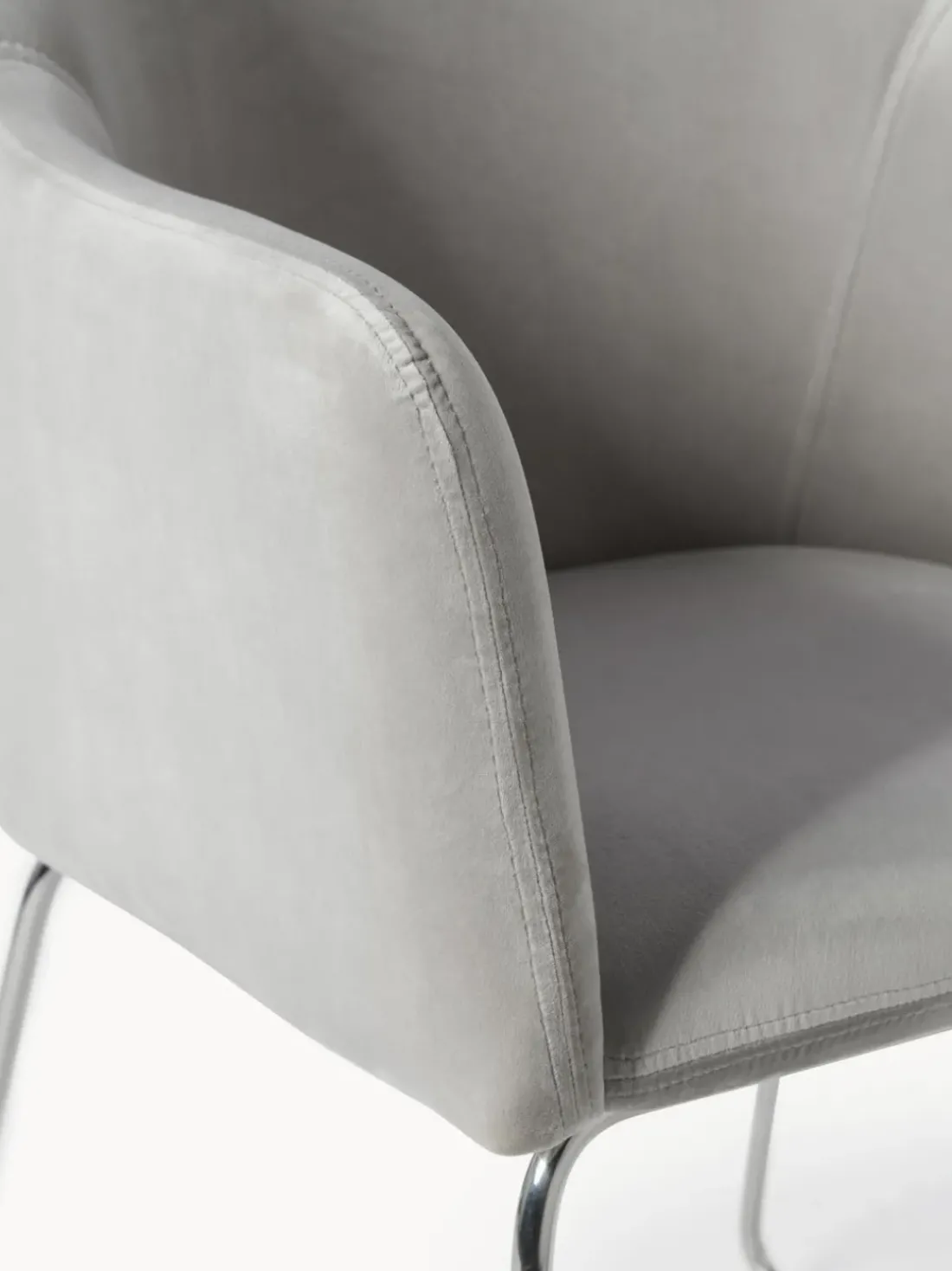 Silla con reposabrazos de terciopelo Isla
