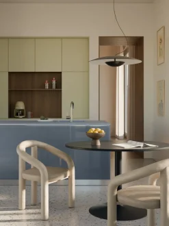 Silla con reposabrazos de terciopelo Calan