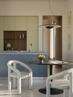 Silla con reposabrazos de terciopelo Calan