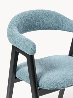Silla con reposabrazos tapizada en tejido bouclé Nik
