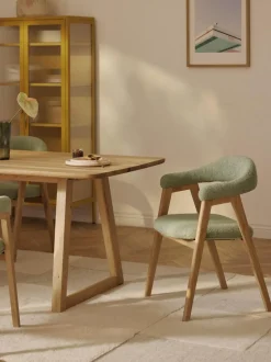 Silla con reposabrazos tapizada en tejido bouclé Nik