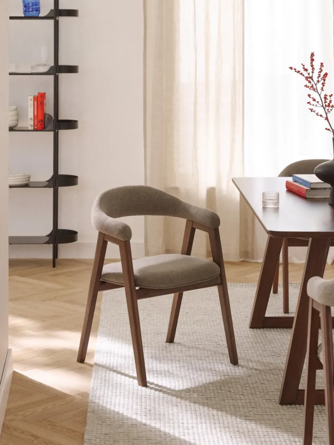 Silla con reposabrazos tapizada Nik