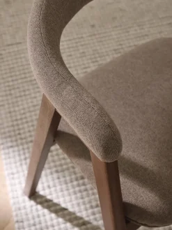 Silla con reposabrazos tapizada Nik