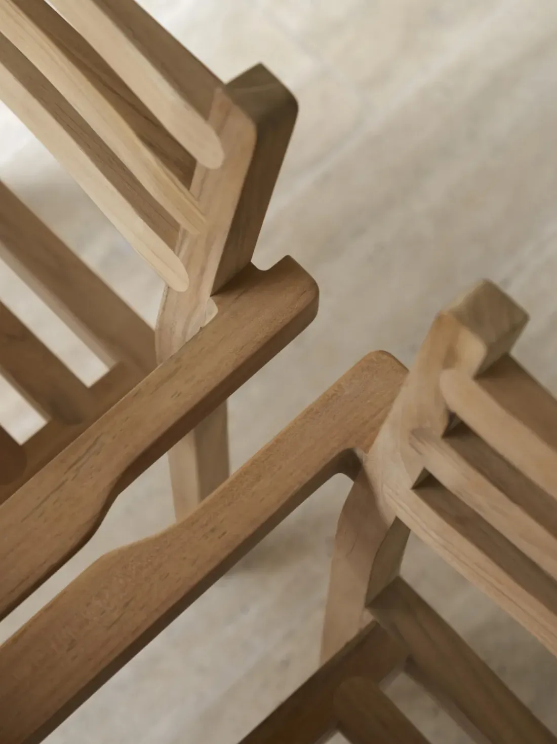 Silla de jardín apilable de madera de teca AH502
