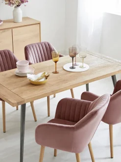 Silla de terciopelo con reposabrazos y con patas de madera Emilia