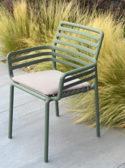 Sillas de jardín apilables con reposabrazos Doga, 2 uds.