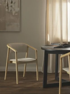 Silla tapizada con reposabrazos Gali