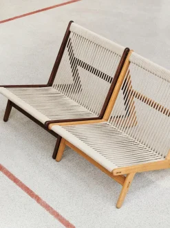 Sillón artesanal de madera de roble con cojín de asiento MR01 Initial