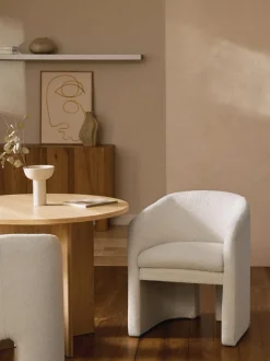 Sillón con reposabrazos en tejido bouclé Mairo