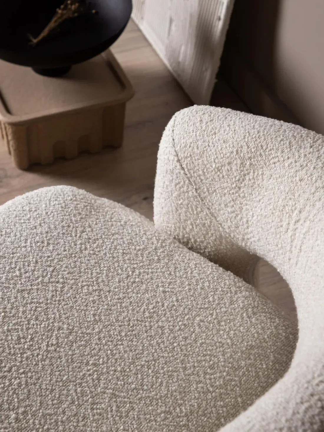 Sillón giratorio en tejido bouclé Laurel