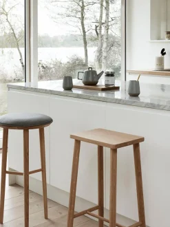 Taburete alto de madera de roble Folk