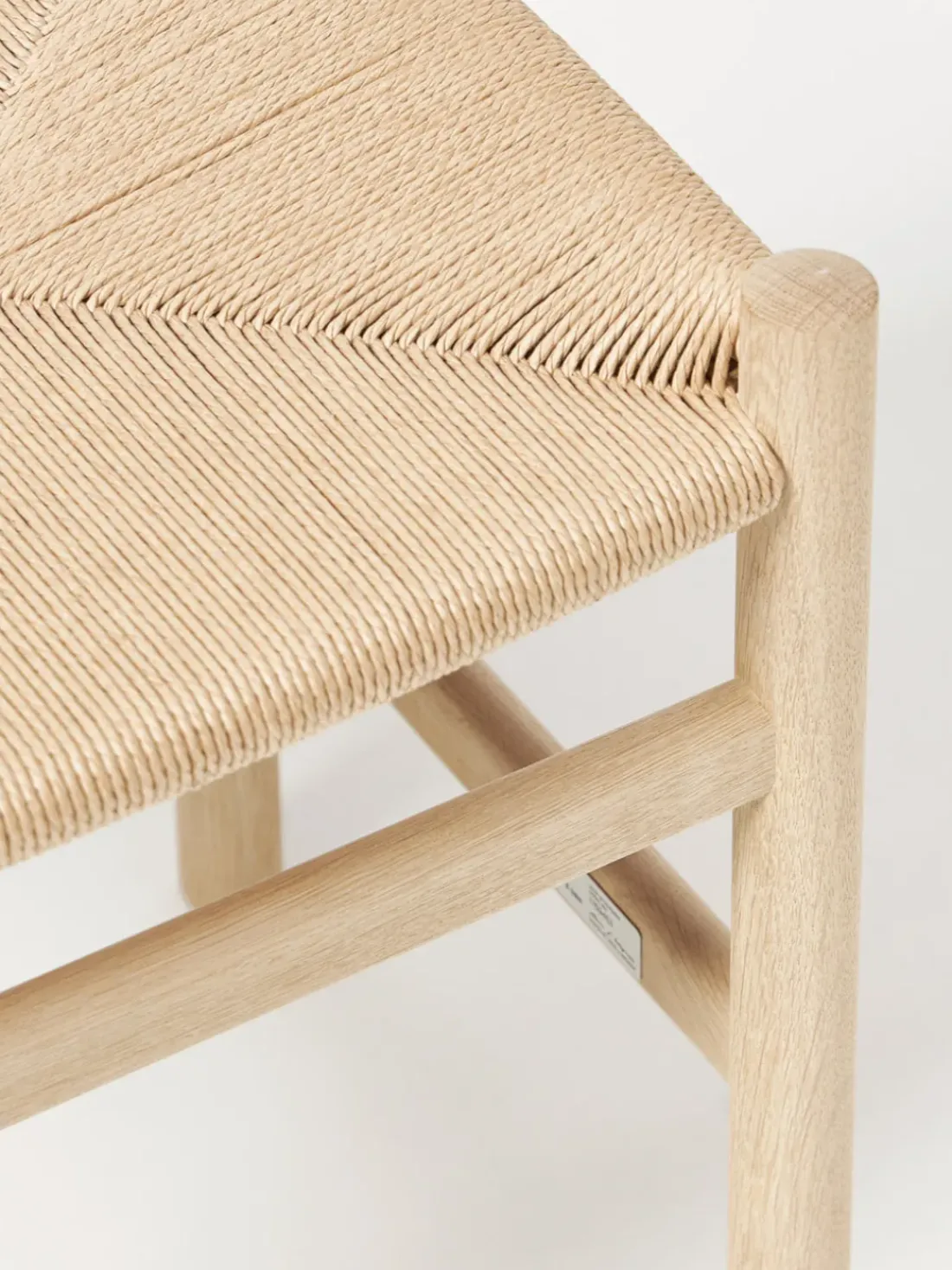 Taburete con asiento tejido a mano CH53