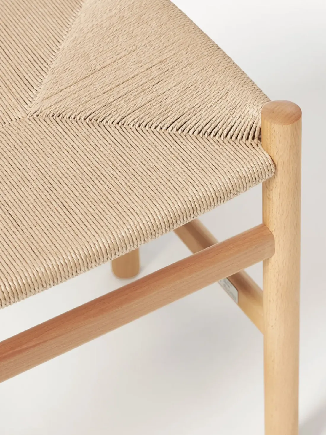 Taburete con asiento tejido a mano CH53