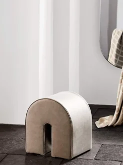 Taburete tapizado en piel de nobuck Curved