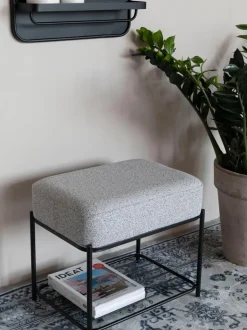 Taburete tapizado en tejido bouclé con estante Milou