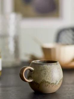 Taza artesanal con esmalte Paula