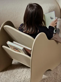 Tumbona infantil de madera inclinada con estante Slope