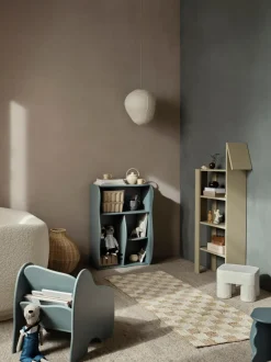 Tumbona infantil de madera inclinada con estante Slope